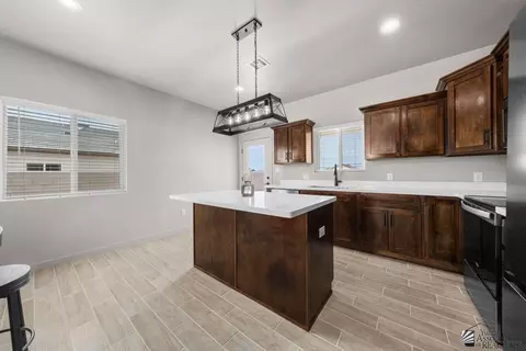 Kitchen - 10778 E 45 Ln, Yuma, AZ 85367 photo 3 of 4