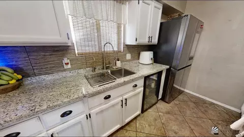 Kitchen - 8689 E 39 Pl, Yuma, AZ 85365 photo 3 of 8