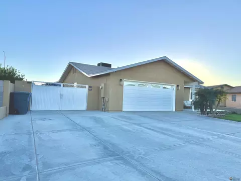 Exterior - 8689 E 39 Pl, Yuma, AZ 85365 photo 5 of 12