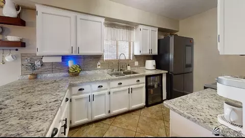 Kitchen - 8689 E 39 Pl, Yuma, AZ 85365 photo 4 of 8