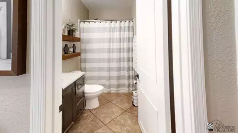 Bath - 8689 E 39 Pl, Yuma, AZ 85365 photo 2 of 2