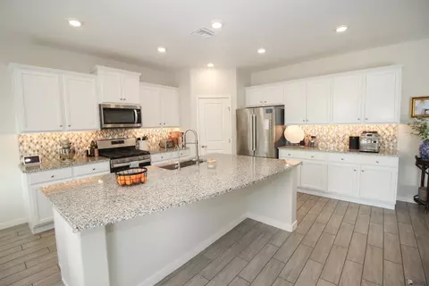 Kitchen - 11731 E 26 St, Yuma, AZ 85367 photo 3 of 7