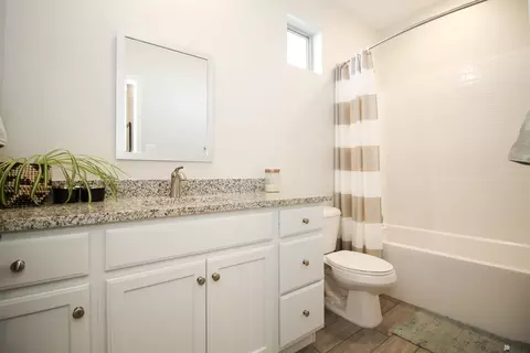 Bath - 11731 E 26 St, Yuma, AZ 85367 photo 1 of 4