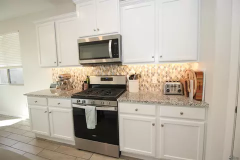 Kitchen - 11731 E 26 St, Yuma, AZ 85367 photo 5 of 7