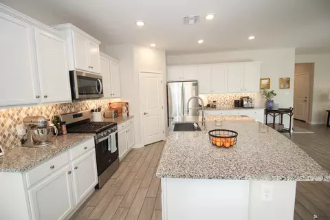 Kitchen - 11731 E 26 St, Yuma, AZ 85367 photo 7 of 7