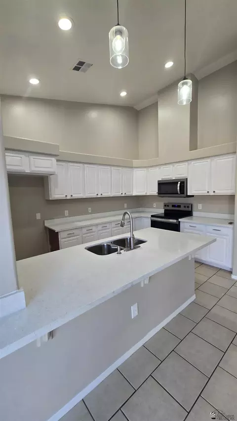 Kitchen - 10294 S Fall Ave, Yuma, AZ 85365 photo 2 of 3