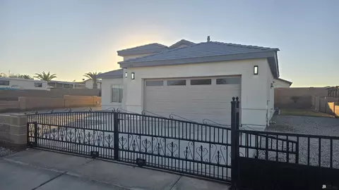 Exterior - 10294 S Fall Ave, Yuma, AZ 85365 photo 2 of 10