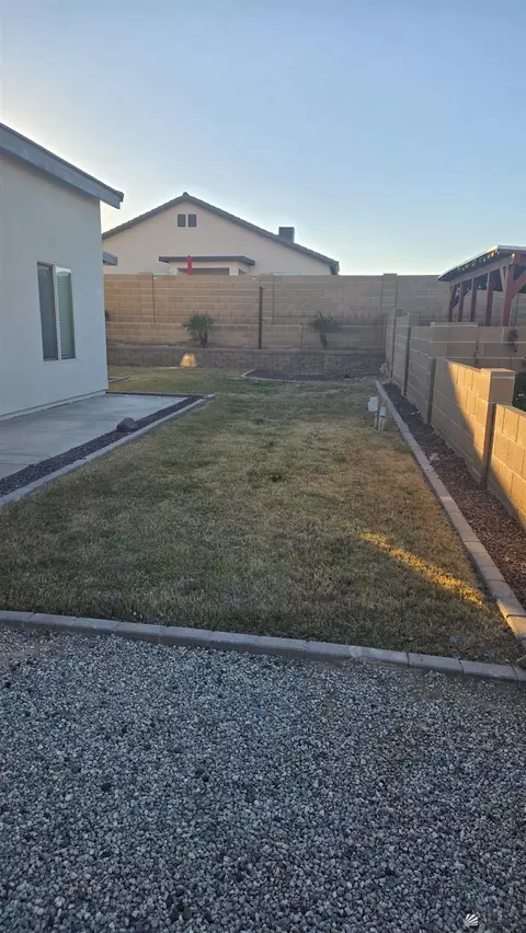 Exterior - 10294 S Fall Ave, Yuma, AZ 85365 photo 4 of 10