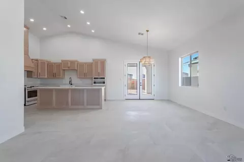 Living - 7871 E 35 St, Yuma, AZ 85365 photo 1 of 2