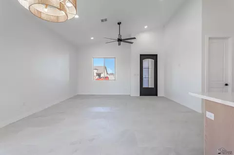 Living - 7871 E 35 St, Yuma, AZ 85365 photo 2 of 2