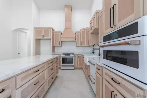 Kitchen - 7871 E 35 St, Yuma, AZ 85365 photo 2 of 5