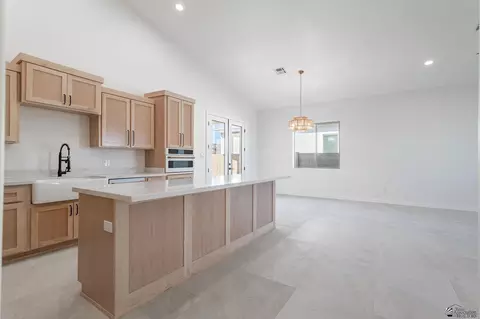 Kitchen - 7871 E 35 St, Yuma, AZ 85365 photo 4 of 5