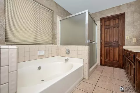 Bath - 2135 E 26 Way, Yuma, AZ 85365 photo 2 of 2