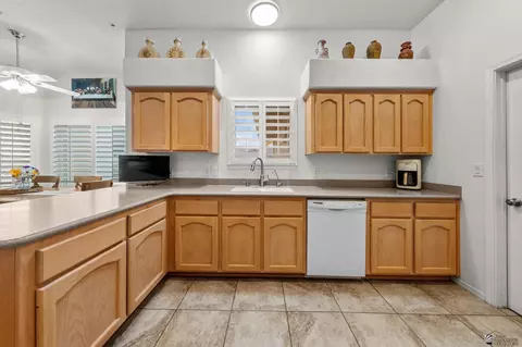 Kitchen - 10690 E 38 St, Yuma, AZ 85365 photo 2 of 2