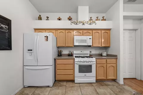 Kitchen - 10690 E 38 St, Yuma, AZ 85365 photo 1 of 2