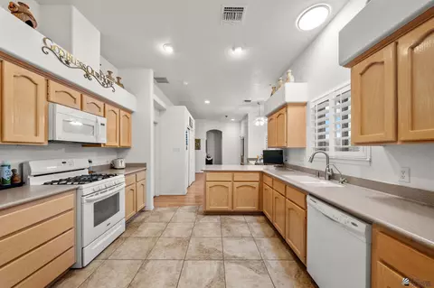 Entry Way - 10690 E 38 St, Yuma, AZ 85365 photo 1 of 2