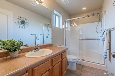 Bath - 13803 E 45 Ln, Yuma, AZ 85367 photo 1 of 2