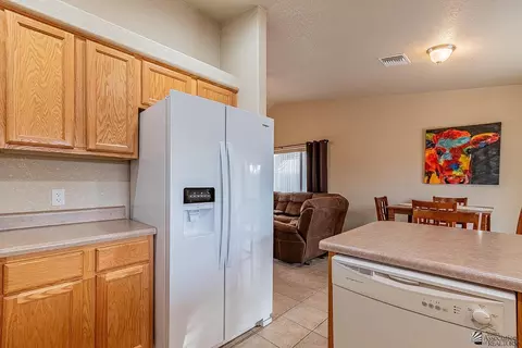 Kitchen - 13803 E 45 Ln, Yuma, AZ 85367 photo 3 of 3
