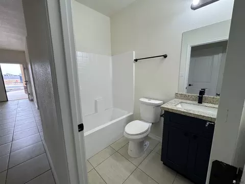 Bath - 10668 E 45 Ln, Yuma, AZ 85367 photo 1 of 5
