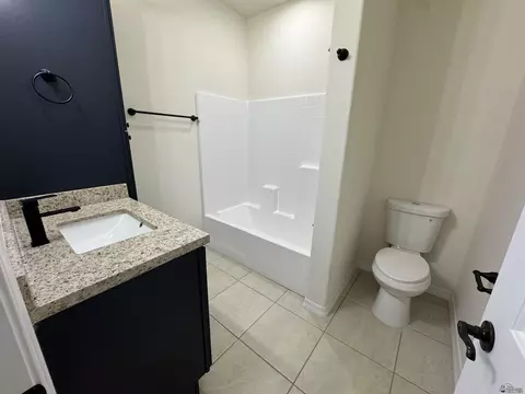 Bath - 10668 E 45 Ln, Yuma, AZ 85367 photo 3 of 5