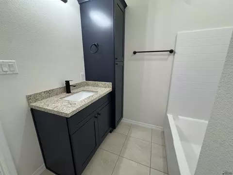 Bath - 10668 E 45 Ln, Yuma, AZ 85367 photo 4 of 5