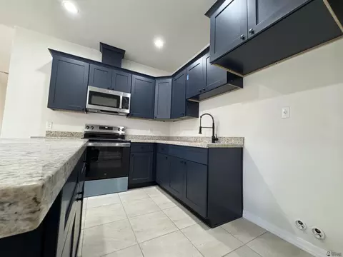 Kitchen - 10668 E 45 Ln, Yuma, AZ 85367 photo 3 of 3