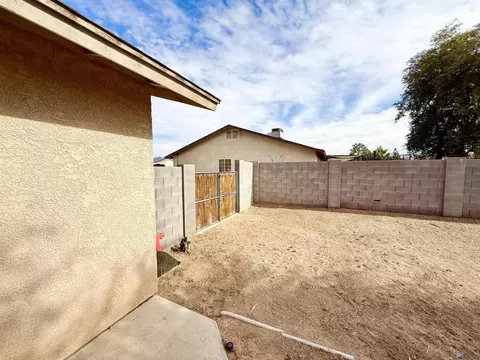 Exterior - 11423 E 27 St, Yuma, AZ 85367 photo 5 of 6