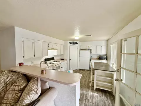 Kitchen - 11423 E 27 St, Yuma, AZ 85367 photo 2 of 3
