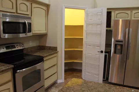 Kitchen - 5953 E 39 Pl, Yuma, AZ 85365 photo 2 of 3