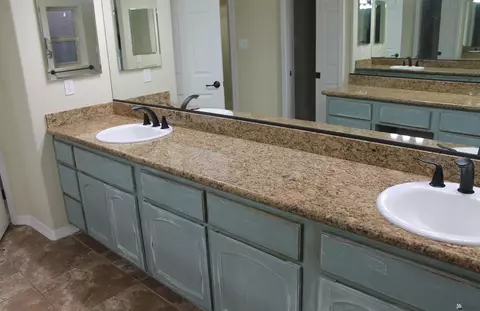 Bath - 5953 E 39 Pl, Yuma, AZ 85365 photo 3 of 4