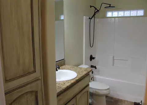 Bath - 5953 E 39 Pl, Yuma, AZ 85365 photo 1 of 4