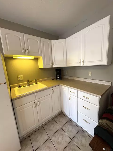 Kitchen - 13252 E 54 Dr, Yuma, AZ 85367 photo 2 of 5