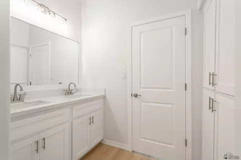 Bath - 10864 E 46 Pl, Yuma, AZ 85367 photo 2 of 3