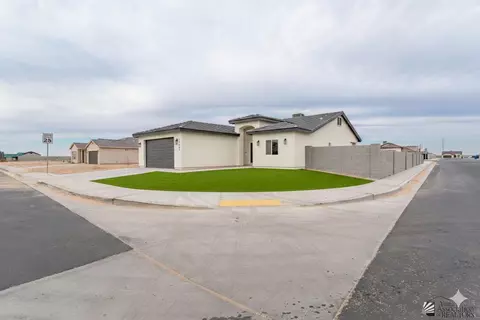 Exterior - 10864 E 46 Pl, Yuma, AZ 85367 photo 2 of 5