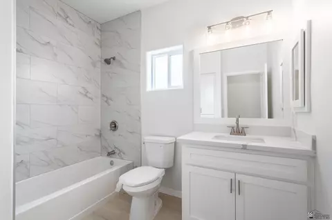 Bath - 10864 E 46 Pl, Yuma, AZ 85367 photo 1 of 3