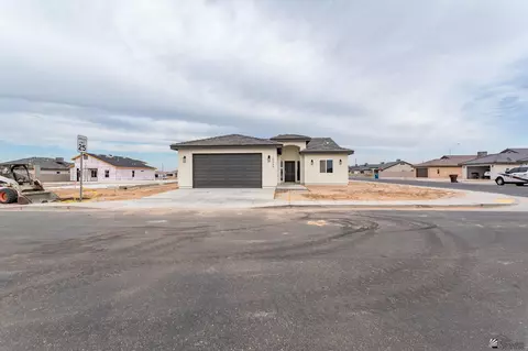 Exterior - 10864 E 46 Pl, Yuma, AZ 85367 photo 3 of 5