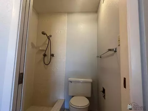 Bath - 1426 E Pebble Beach Dr, Yuma, AZ 85365 photo 3 of 3