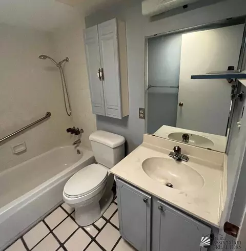 Bath - 1426 E Pebble Beach Dr, Yuma, AZ 85365 photo 1 of 3