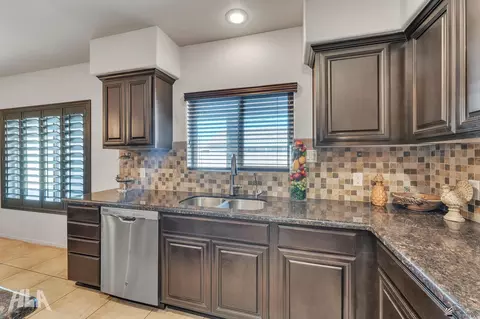 Kitchen - 7846 E 37 Pl, Yuma, AZ 85365 photo 3 of 5