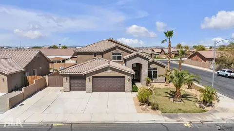 Exterior - 7846 E 37 Pl, Yuma, AZ 85365 photo 2 of 5