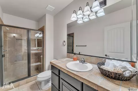 Bath - 7846 E 37 Pl, Yuma, AZ 85365 photo 1 of 7