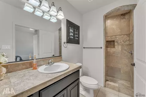 Bath - 7846 E 37 Pl, Yuma, AZ 85365 photo 2 of 7