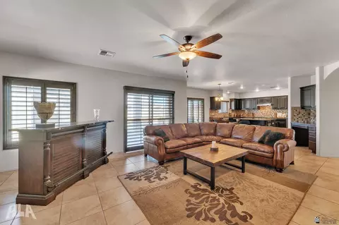 Living - 7846 E 37 Pl, Yuma, AZ 85365 photo 4 of 4