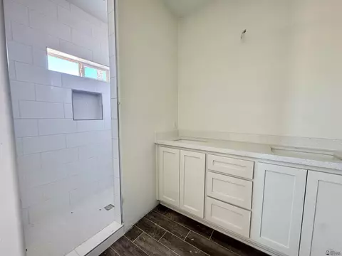 Bath - 10578 E 45 St, Yuma, AZ 85367 photo 2 of 3