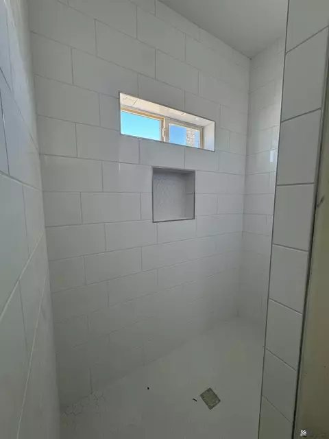 Bath - 10578 E 45 St, Yuma, AZ 85367 photo 3 of 3