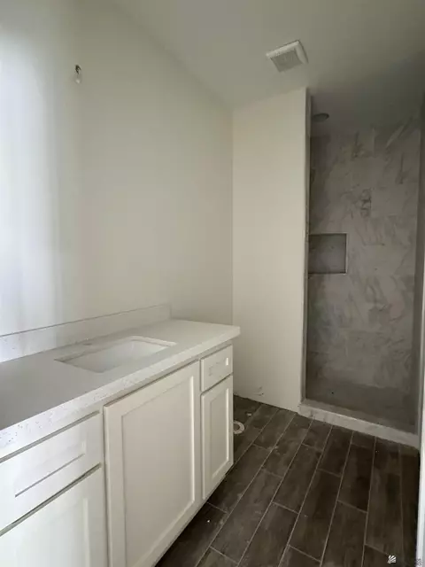 Bath - 10578 E 45 St, Yuma, AZ 85367 photo 1 of 3