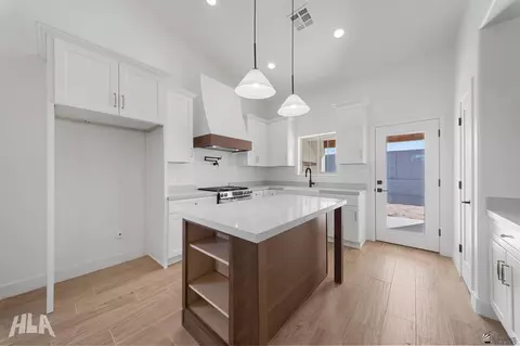 Kitchen - 10641 E 46 Pl, Yuma, AZ 85367 photo 2 of 4