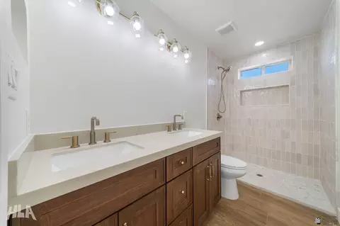 Bath - 10641 E 46 Pl, Yuma, AZ 85367 photo 1 of 2