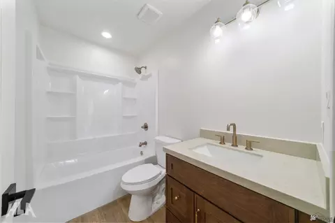 Bath - 10641 E 46 Pl, Yuma, AZ 85367 photo 2 of 2