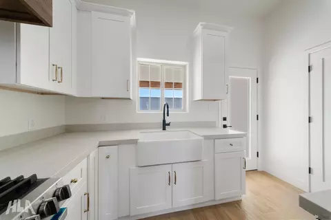 Kitchen - 10641 E 46 Pl, Yuma, AZ 85367 photo 3 of 4